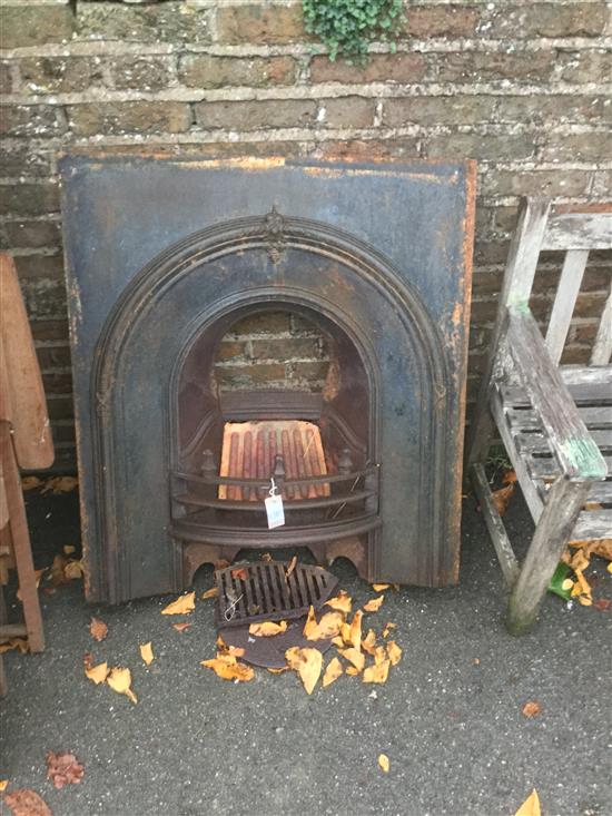 Metal fireplace(-)